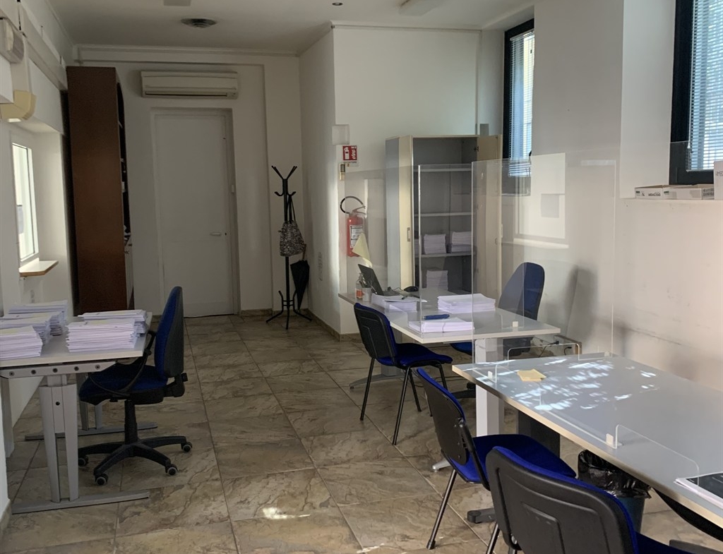 RIF.LG865/BIS    RAVENNA CENTRO STORICO VENDESI AMPIO LOCALE DA RISTRUTTURARE