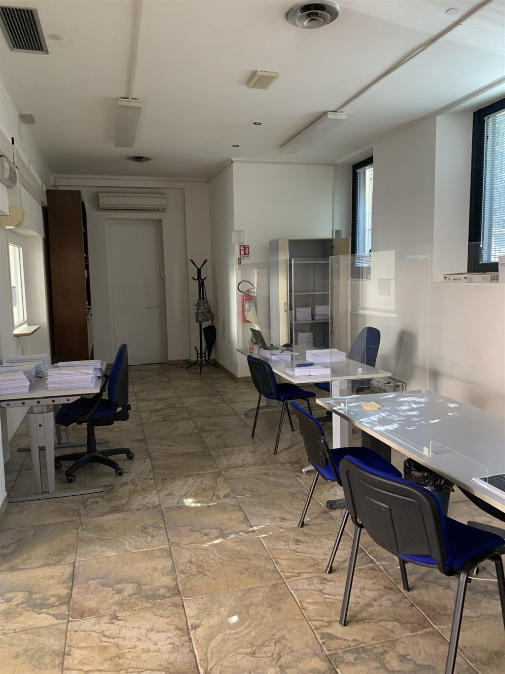 RIF.LG865/BIS    RAVENNA CENTRO STORICO VENDESI AMPIO LOCALE DA RISTRUTTURARE