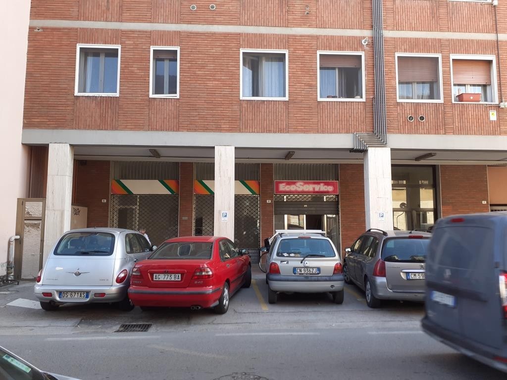 NEGOZIO – Ravenna Via Ravenna – zona centrale, vicino Conad Cesarea