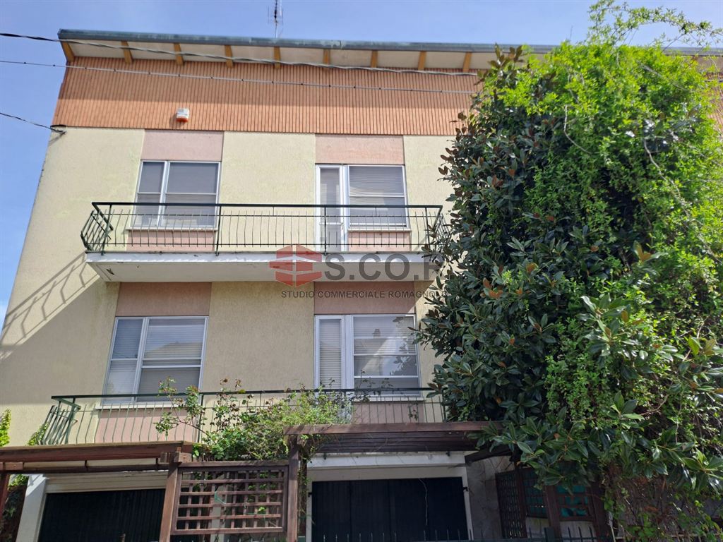 BIFAMILIARE COMPOSTA DA DUE/TRE APPARTAMENTI ZONA SAN BIAGIO
