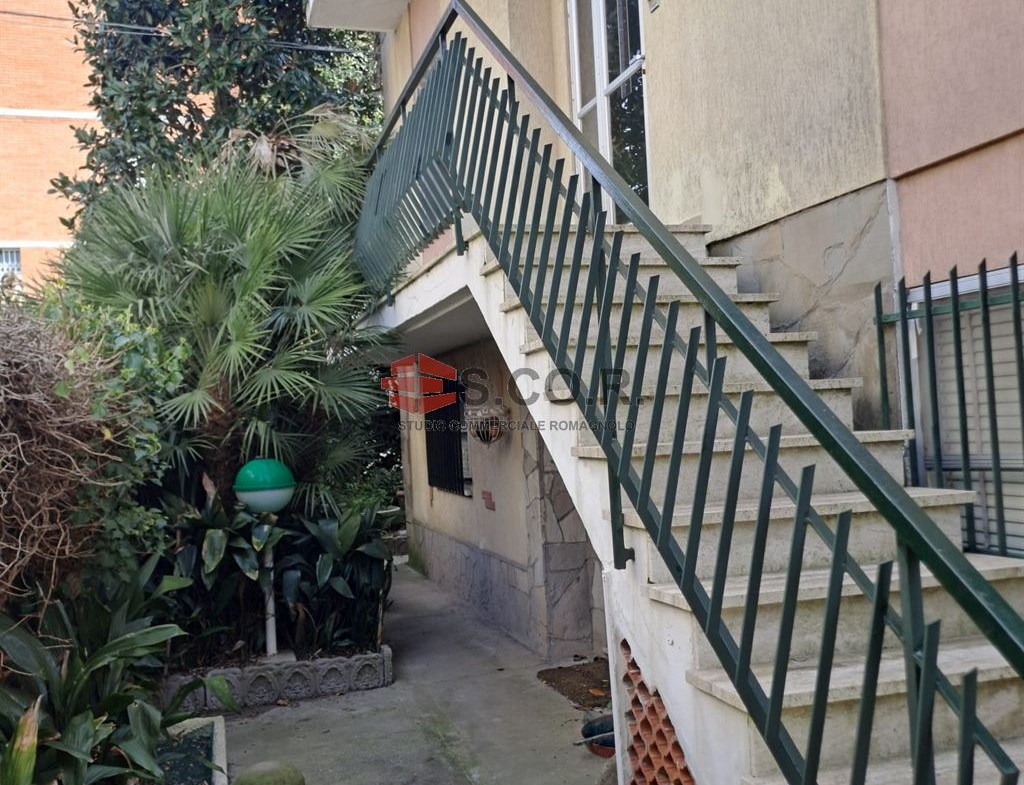 BIFAMILIARE COMPOSTA DA DUE/TRE APPARTAMENTI ZONA SAN BIAGIO