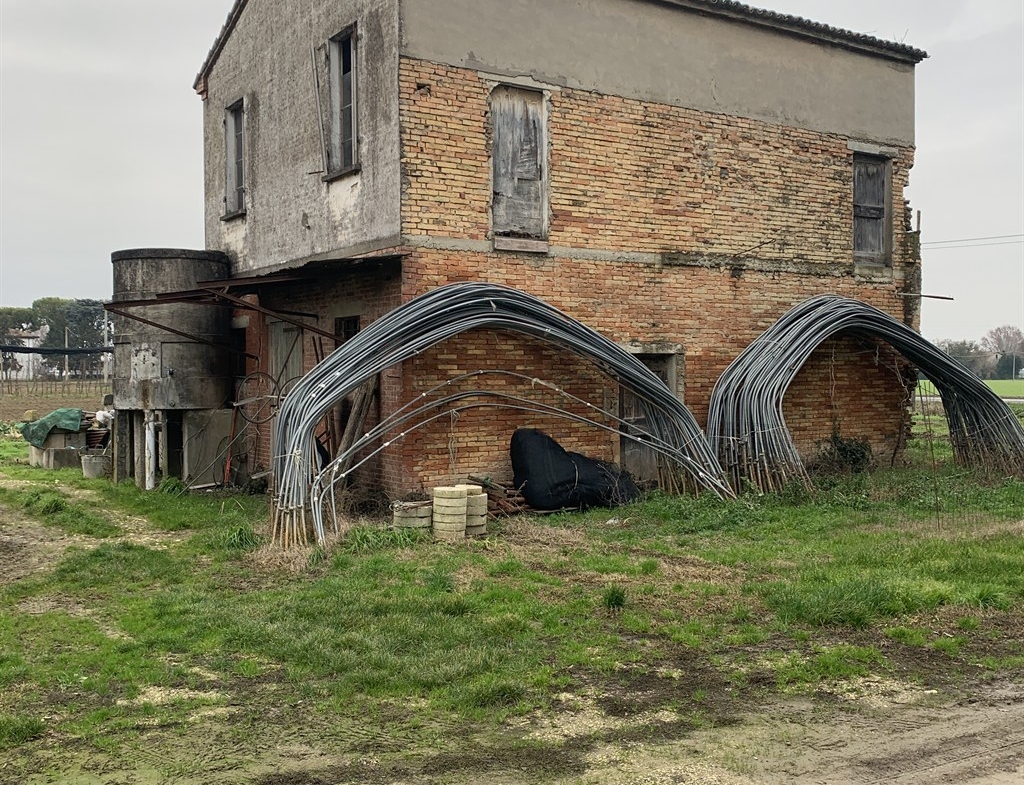 Rif. LG872  RUSSI(RA) vendesi ampia casa indipendente