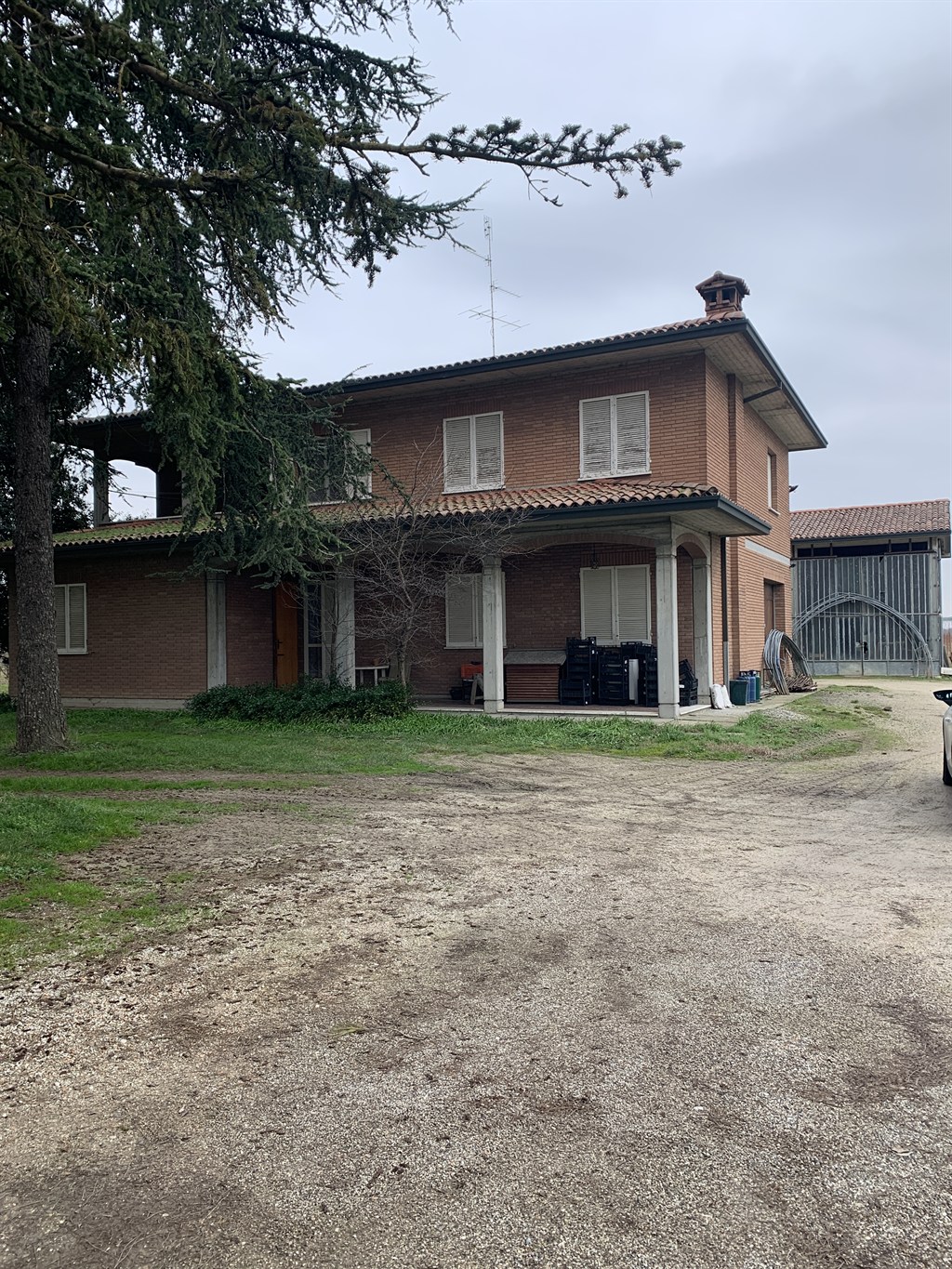 Rif. LG872  RUSSI(RA) vendesi ampia casa indipendente