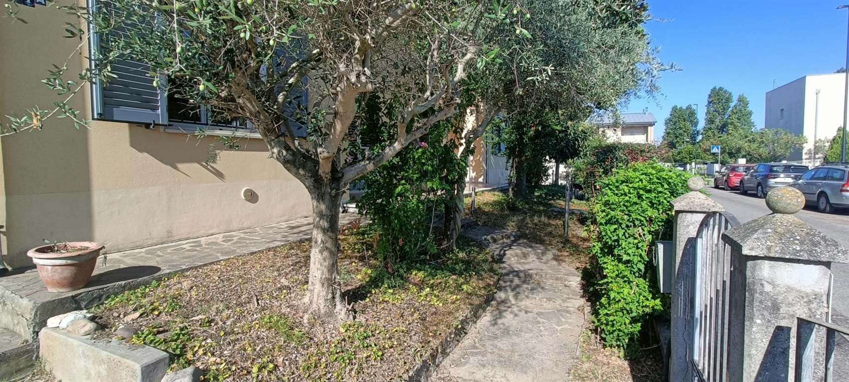PORZIONE DI VILLETTA AD ANGOLO ZONA BORGO NUOVO/ ESP