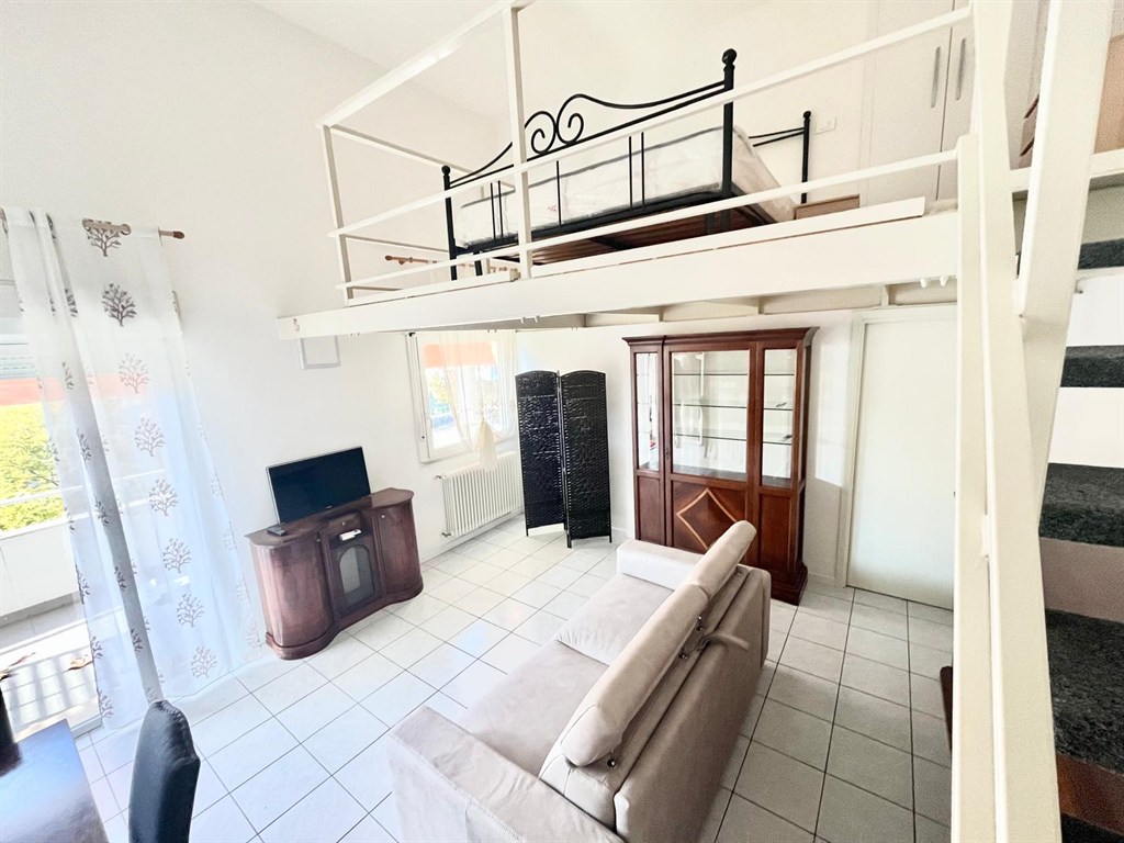 LUMINOSO LOFT IN VIA TRIESTE