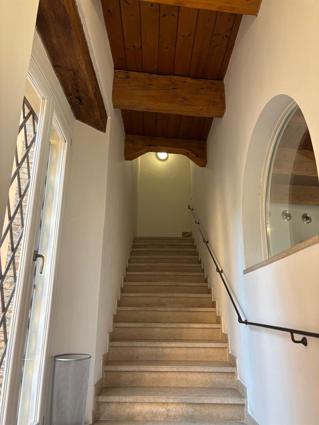 Proponiamo in vendita un ottima palazzina indipendente in centro città