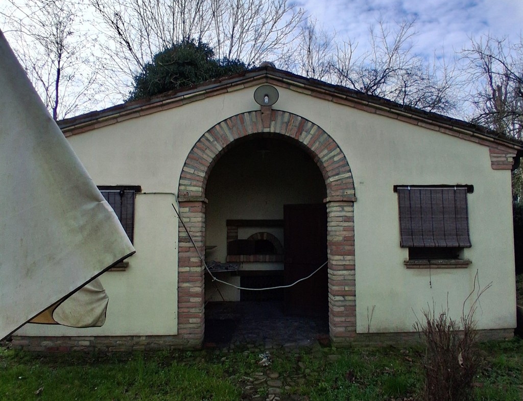 SG480 – FORNACE ZARATTINI (RAVENNA) VENDESI EX RISTORANTE CON PISCINA E AMPIO PARCHEGGIO
