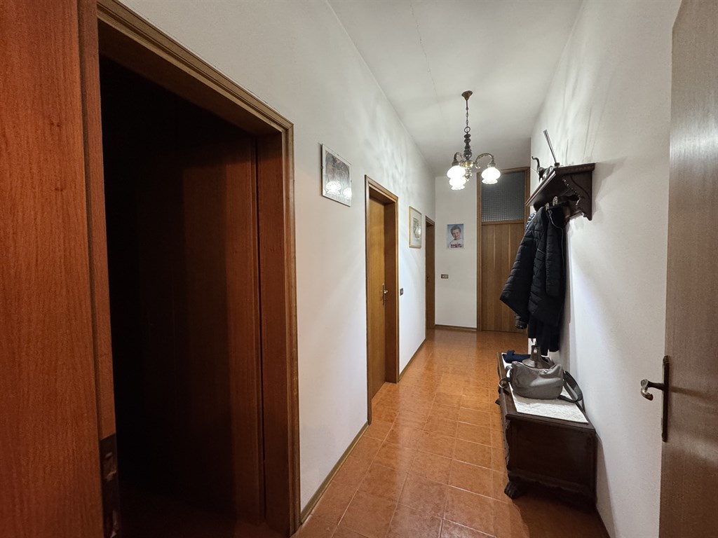 CASA INDIPENDENTE TRA CAMPAGNA E MARE
