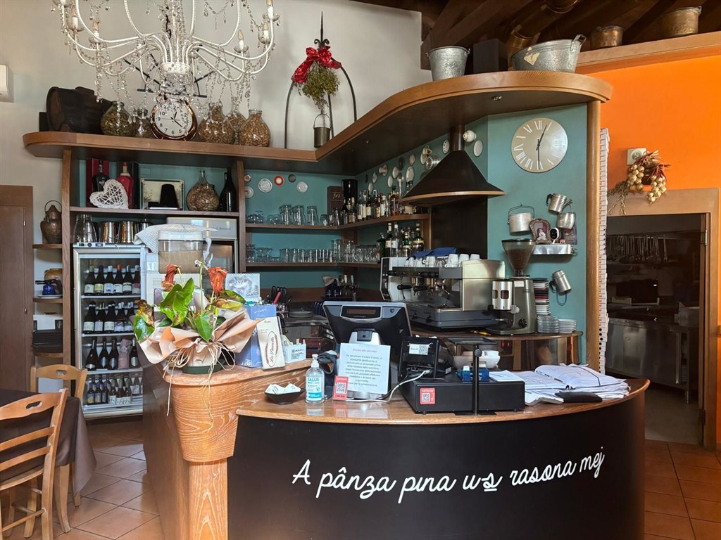 Proponiamo in vendita attività commerciale ( ristorante – pizzeria ) avviatissima con possibilità di acquisto affitto-riscato