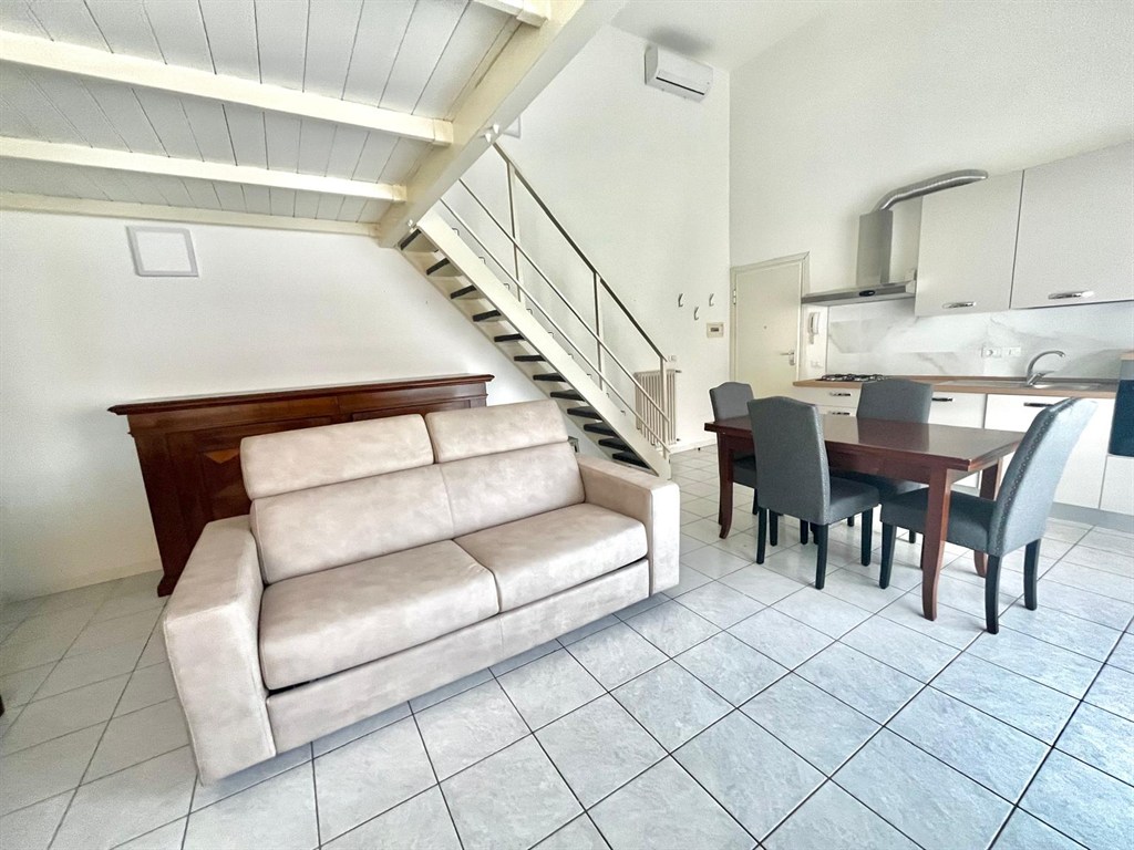 LUMINOSO LOFT IN VIA TRIESTE