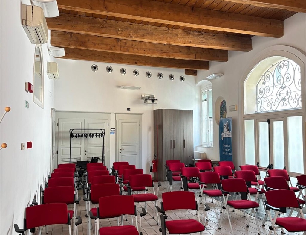 Proponiamo in vendita un ottima palazzina indipendente in centro città