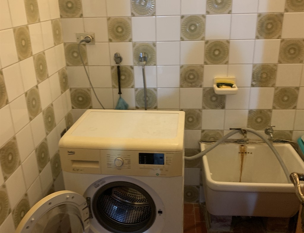 Rif. LG872  RUSSI(RA) vendesi ampia casa indipendente
