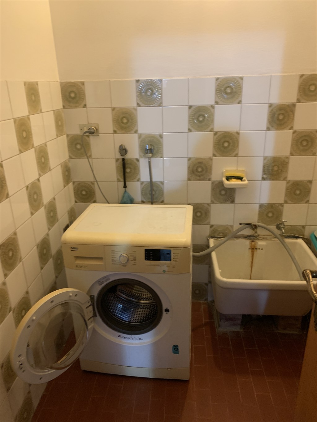 Rif. LG872  RUSSI(RA) vendesi ampia casa indipendente