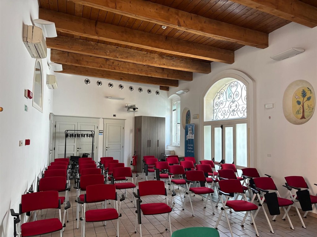 Proponiamo in vendita un ottima palazzina indipendente in centro città
