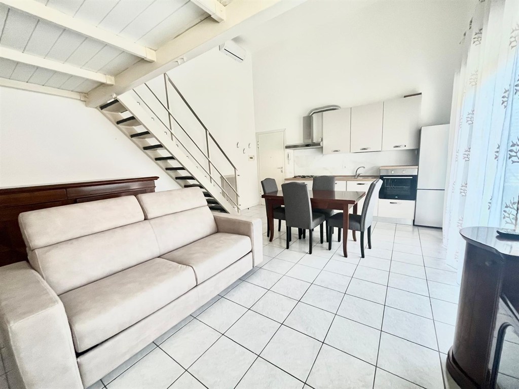 LUMINOSO LOFT IN VIA TRIESTE