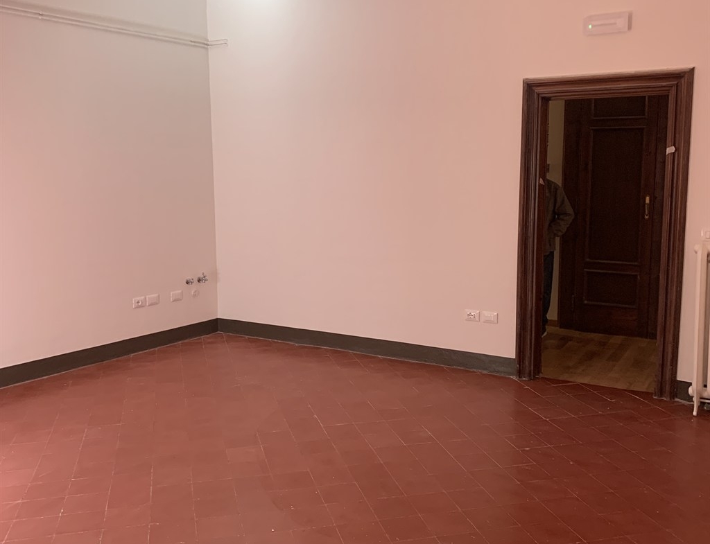 Rif. LG871  – RAVENNA CENTRO STORICO, AFFITTASI AMPIO UFFICIO
