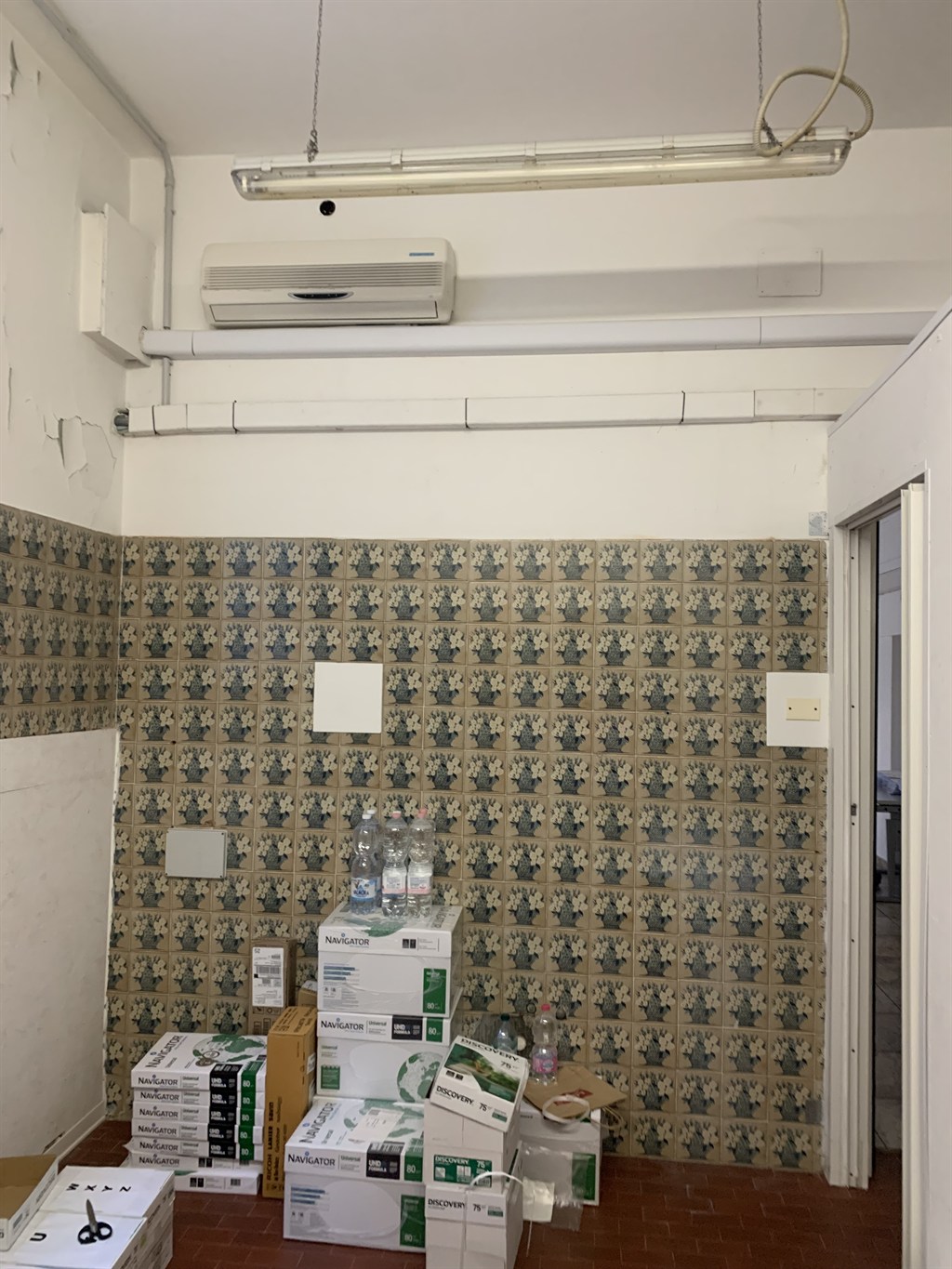 RIF.LG865/BIS    RAVENNA CENTRO STORICO VENDESI AMPIO LOCALE DA RISTRUTTURARE