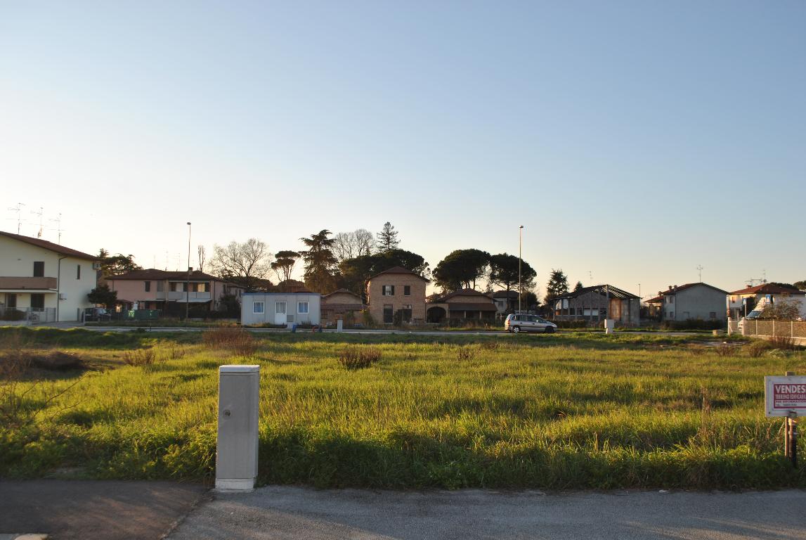 RAVENNA LOC. SAN PIETRO IN CAMPIANO  TERRENO EDIFICABILE
