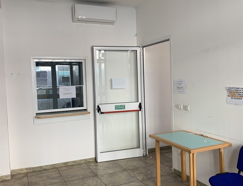 RIF.LG865/BIS    RAVENNA CENTRO STORICO VENDESI AMPIO LOCALE DA RISTRUTTURARE