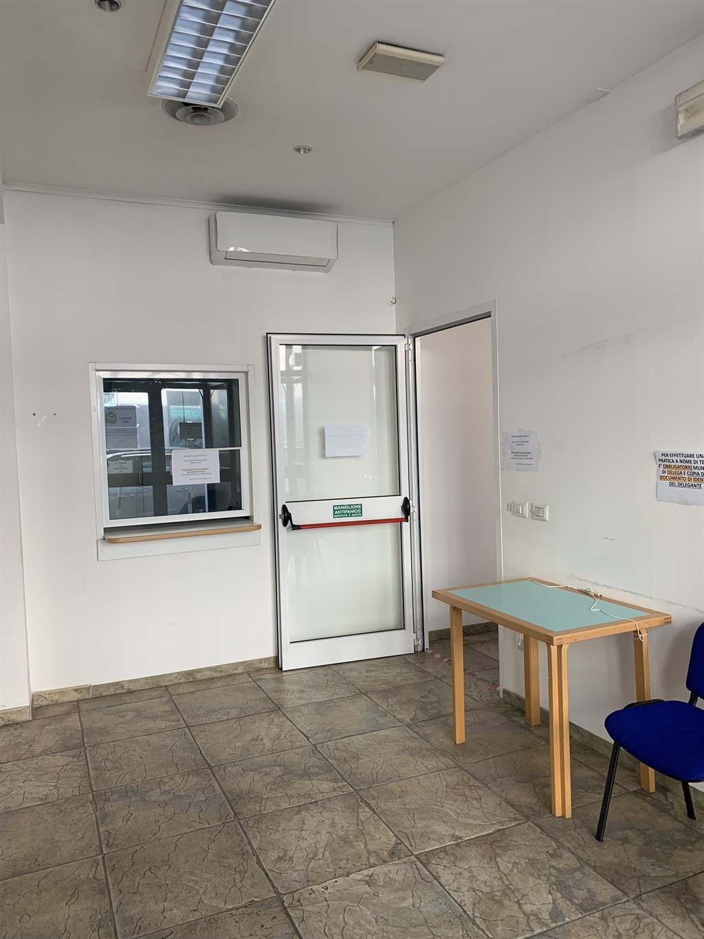 RIF.LG865/BIS    RAVENNA CENTRO STORICO VENDESI AMPIO LOCALE DA RISTRUTTURARE
