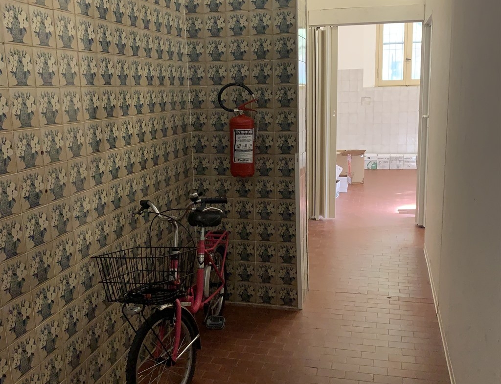 RIF.LG865/BIS    RAVENNA CENTRO STORICO VENDESI AMPIO LOCALE DA RISTRUTTURARE