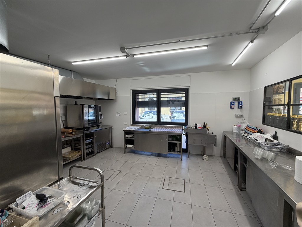 NEGOZIO IN VENDITA’ CON ATTIVITA’ AVVIATA
