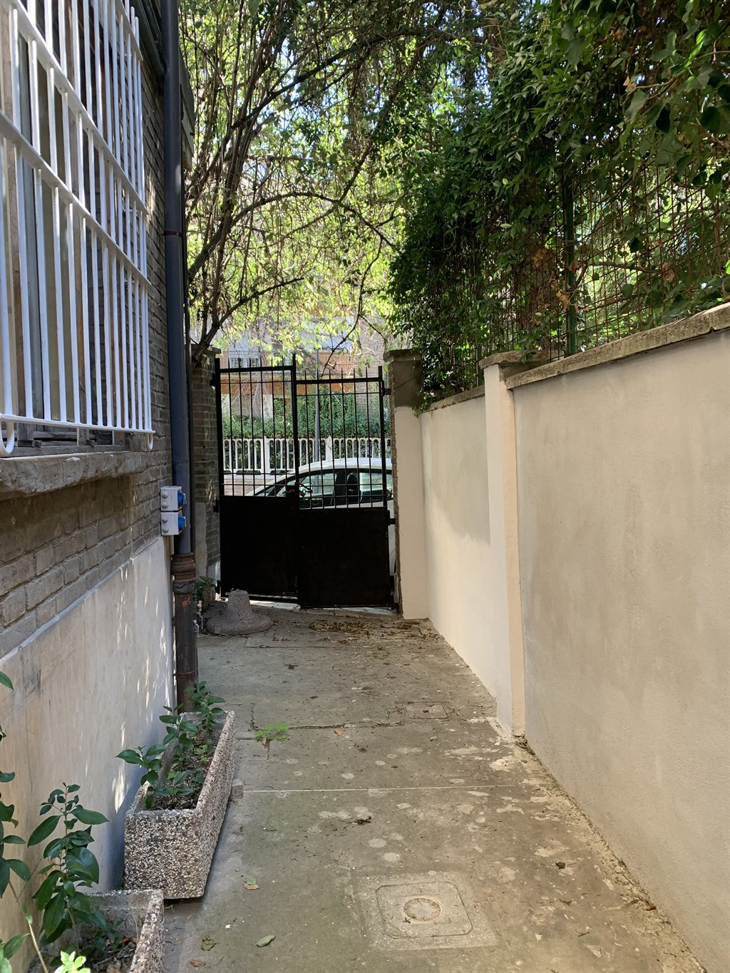 RIF.LG865/BIS    RAVENNA CENTRO STORICO VENDESI AMPIO LOCALE DA RISTRUTTURARE