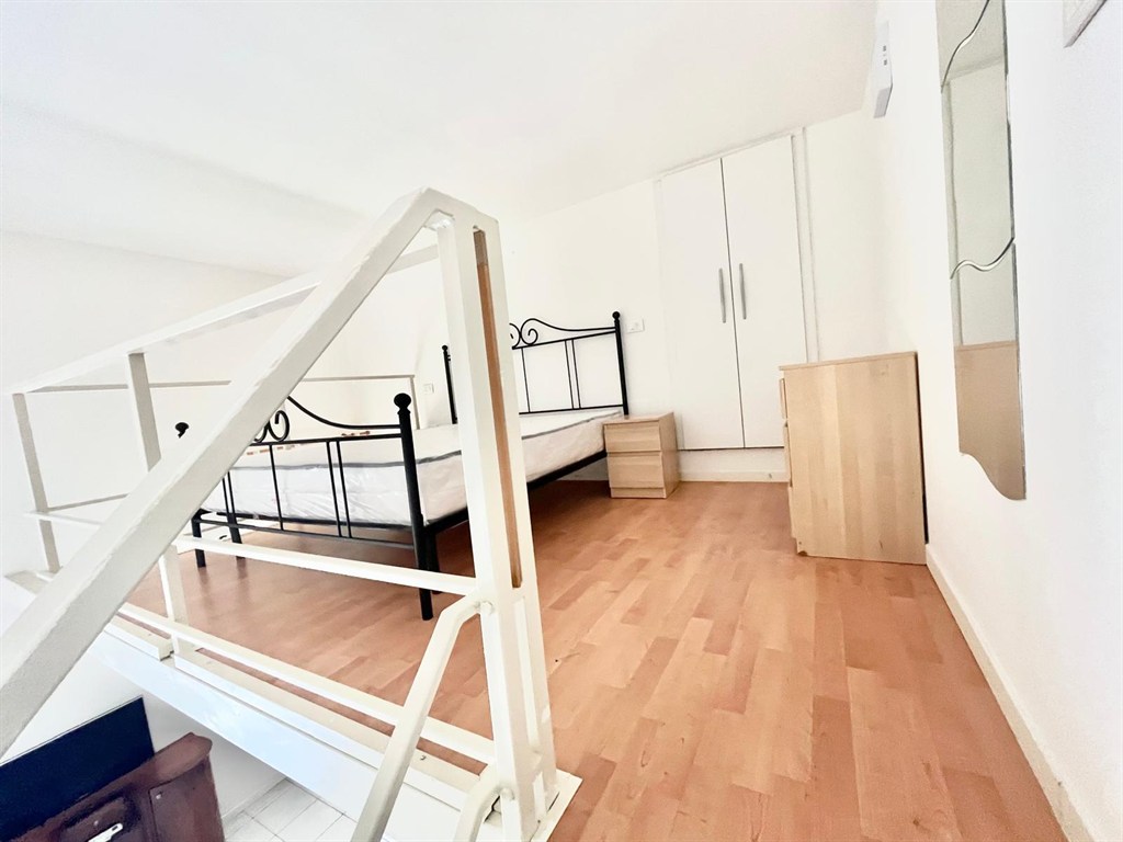 LUMINOSO LOFT IN VIA TRIESTE