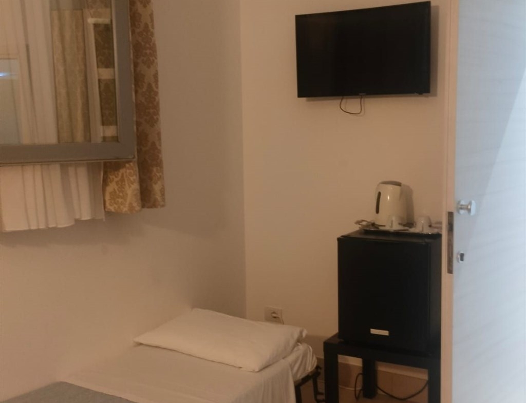 Proponiamo in vendita immobile adibito a Room & Breakfast, affittacamere, locanda, di mq. 203, ad euro 360.000, scopo investimento.