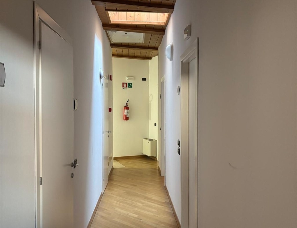 Proponiamo in vendita un ottima palazzina indipendente in centro città