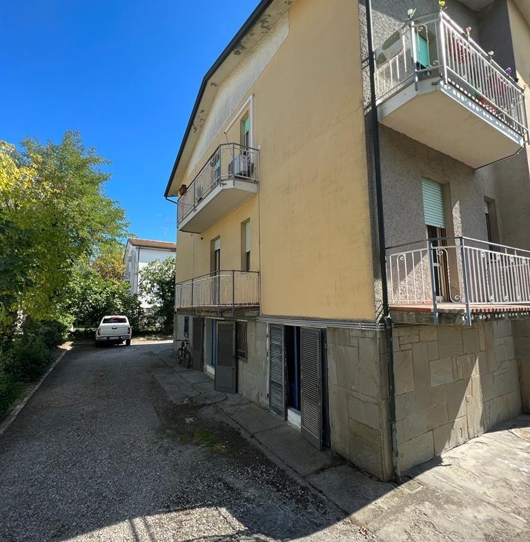 VENDESI APPARTAMENTO PIANO TERRA CON ALTEZZA 2,15m IN OTTIMA POSIZIONE A CASALBORSETTI