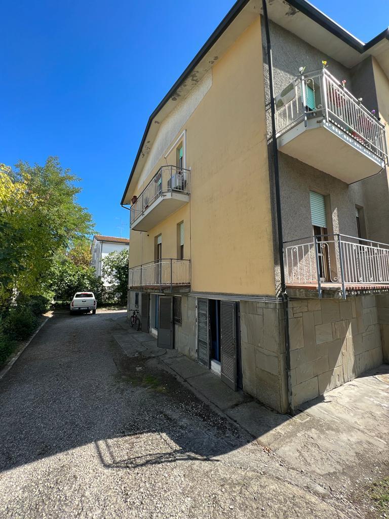 VENDESI APPARTAMENTO PIANO TERRA CON ALTEZZA 2,15m IN OTTIMA POSIZIONE A CASALBORSETTI