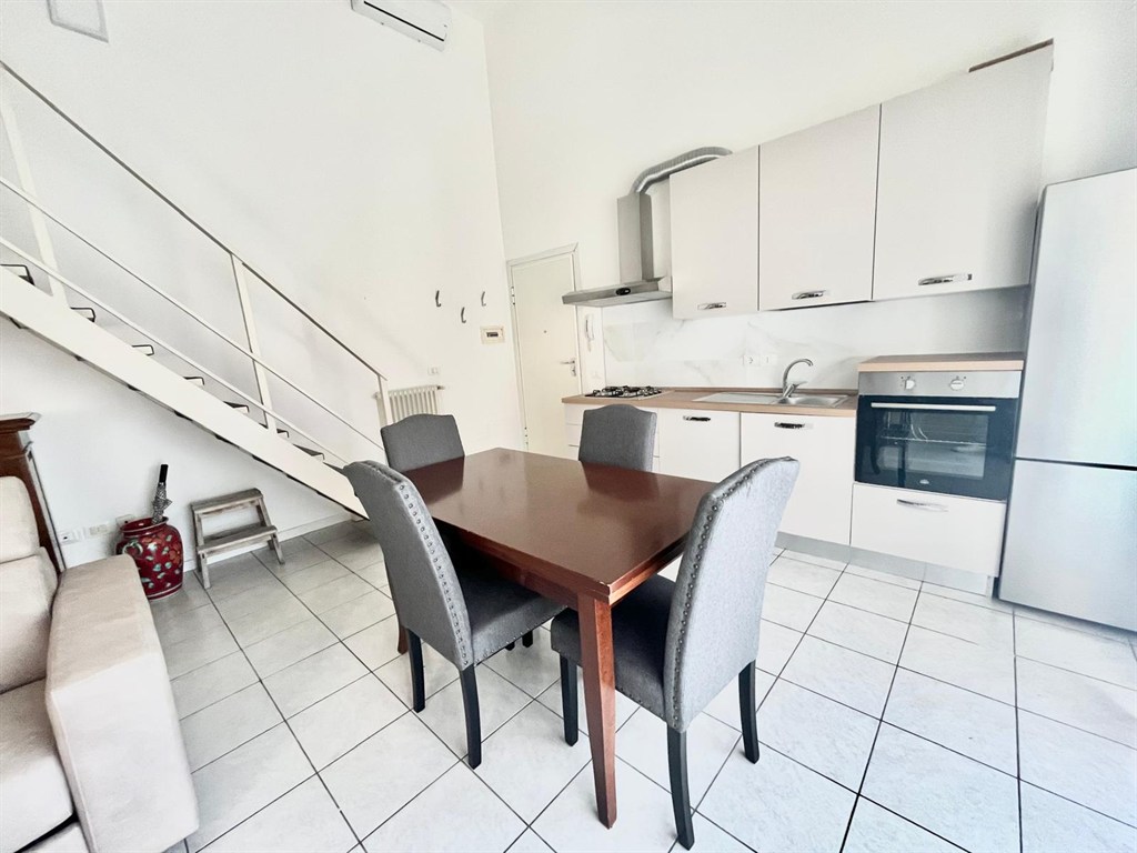 LUMINOSO LOFT IN VIA TRIESTE