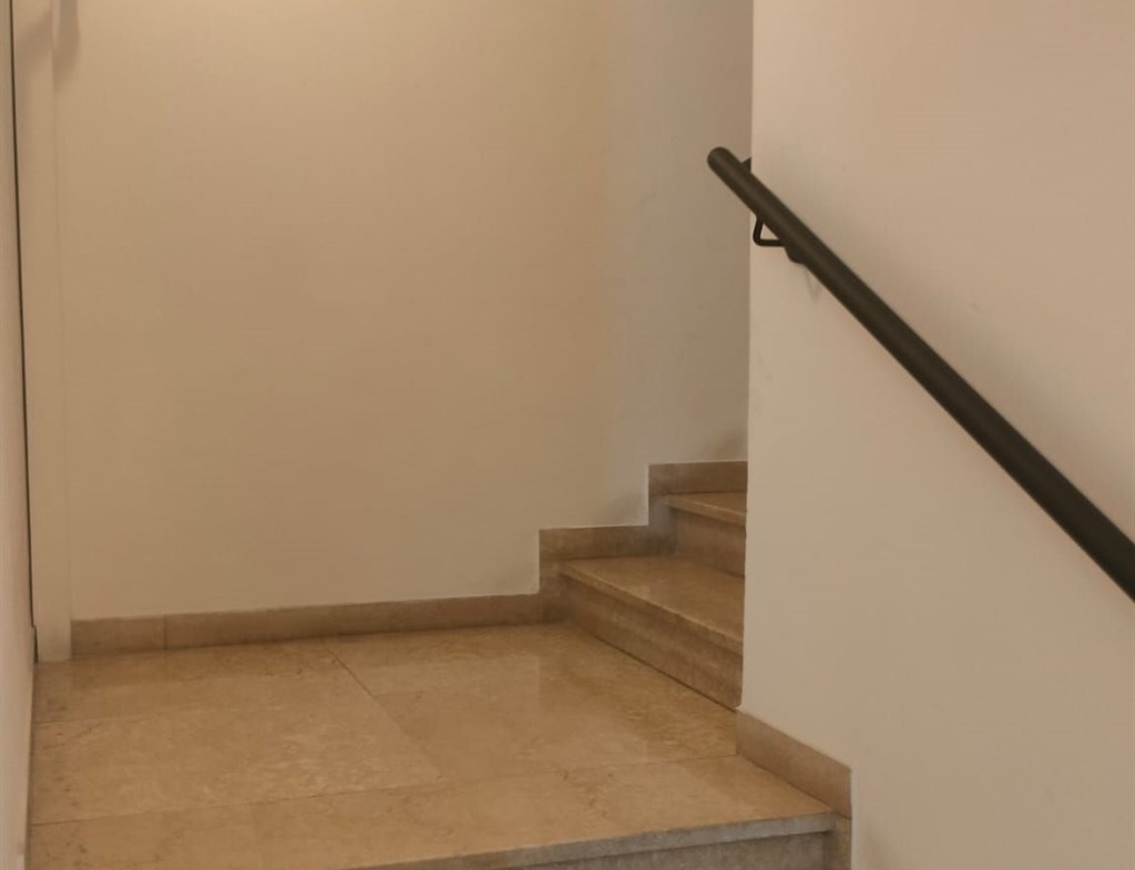 Proponiamo in vendita un ufficio di mq 87