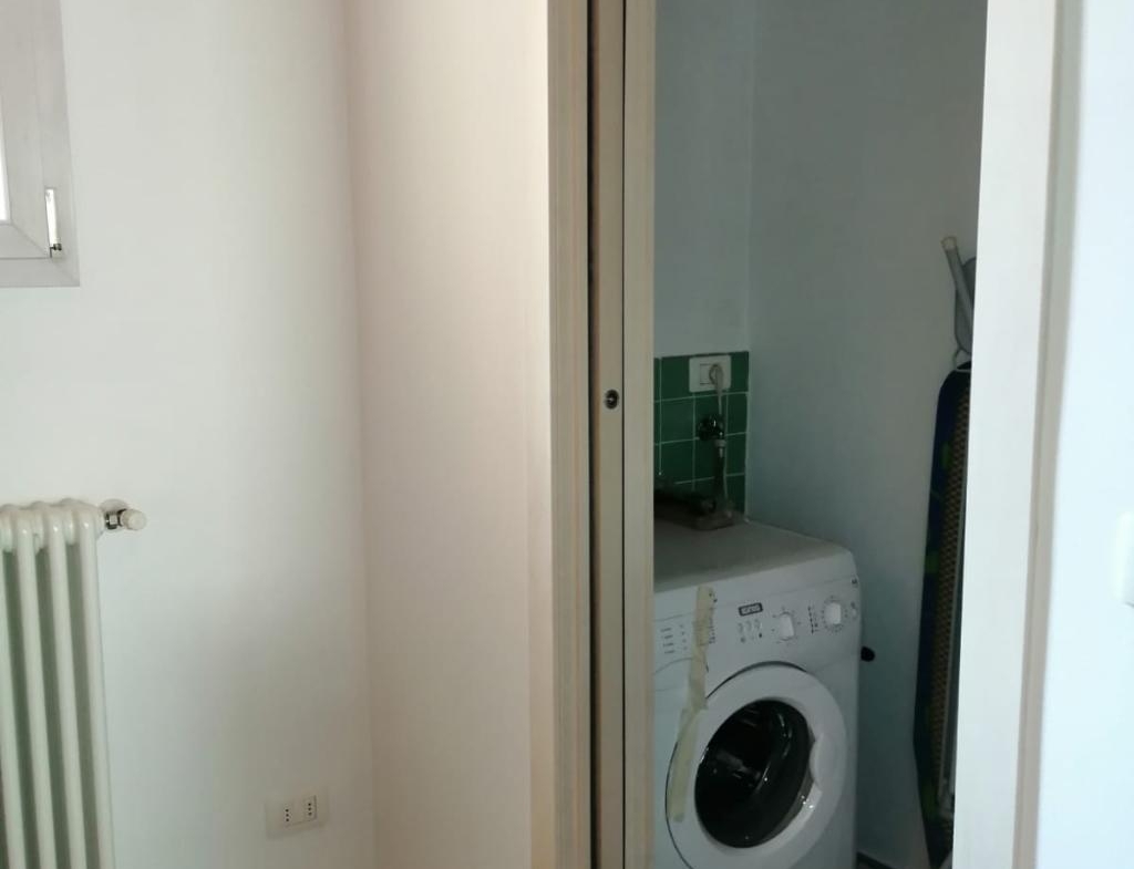 CASA ABBINATA AD UN LATO DI RAPPRESENTANZA IN CENTRO STORICO IN AFFITTO