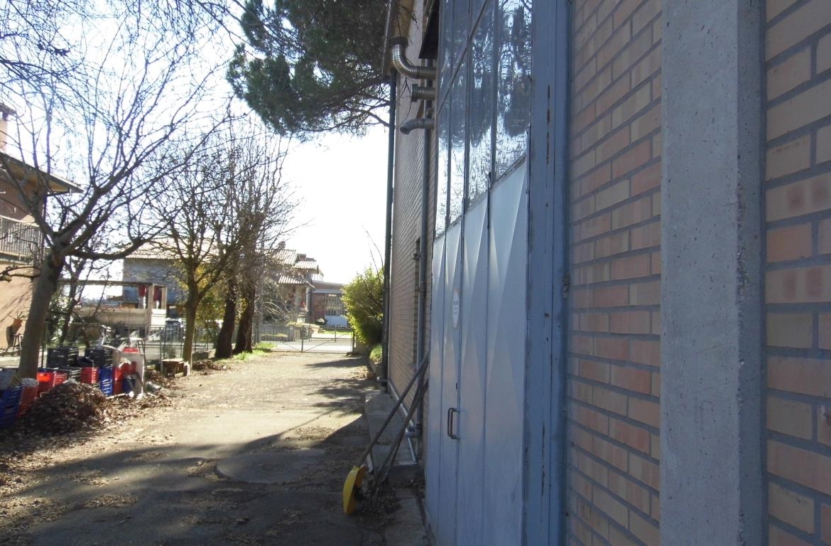 Russi (Ravenna) Capannone Artigianale con appartamenti e servizi