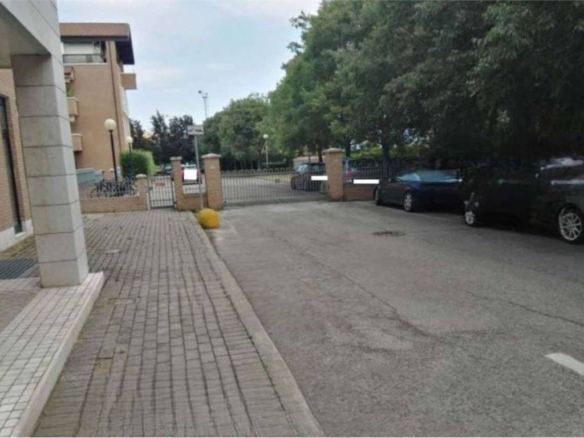 POSTI AUTO IN VIA BOVINI