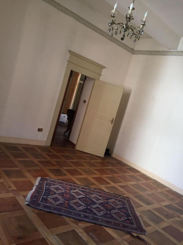 Rif. LG868  BAGNACAVALLO (RA) vendesi stabile di mq 650 da ristrutturare Ideale per impresa di costruzioni