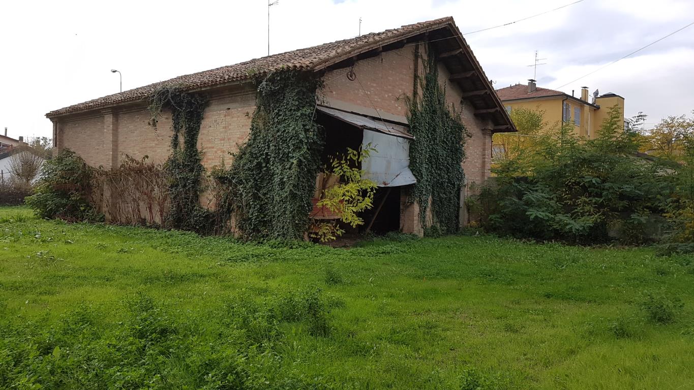 CASA INDIPENDENTE CON CAPANNONE