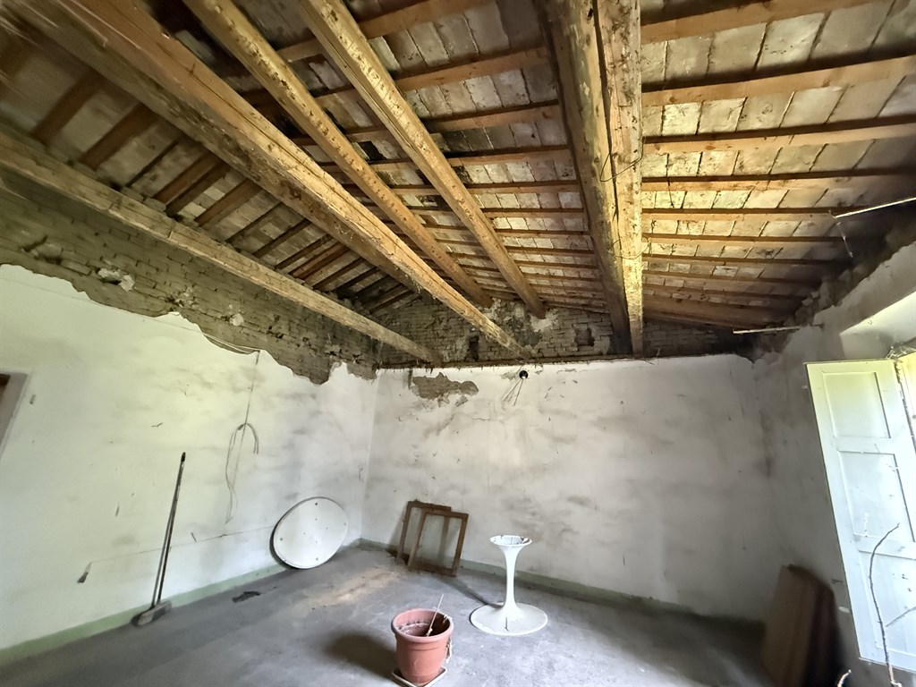 RONCALCECI, RUSTICO DA RISTRUTTURARE