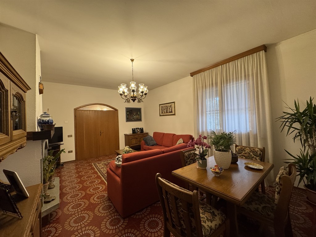 CASA INDIPENDENTE TRA CAMPAGNA E MARE