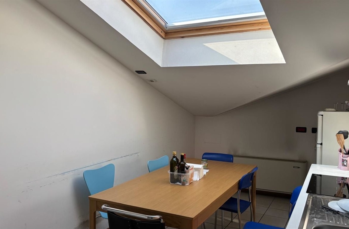 Proponiamo in vendita un intero palazzo in centro uso uffici con possibilità di cambio di destinazione d’uso.
