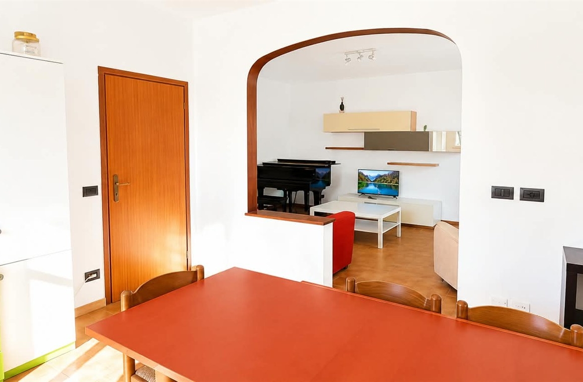 PORZIONE DI VILLETTA AD ANGOLO ZONA BORGO NUOVO/ ESP