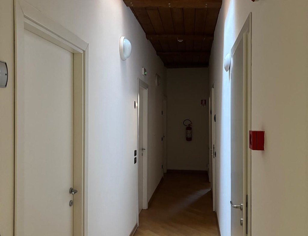 Proponiamo in vendita un ottima palazzina indipendente in centro città