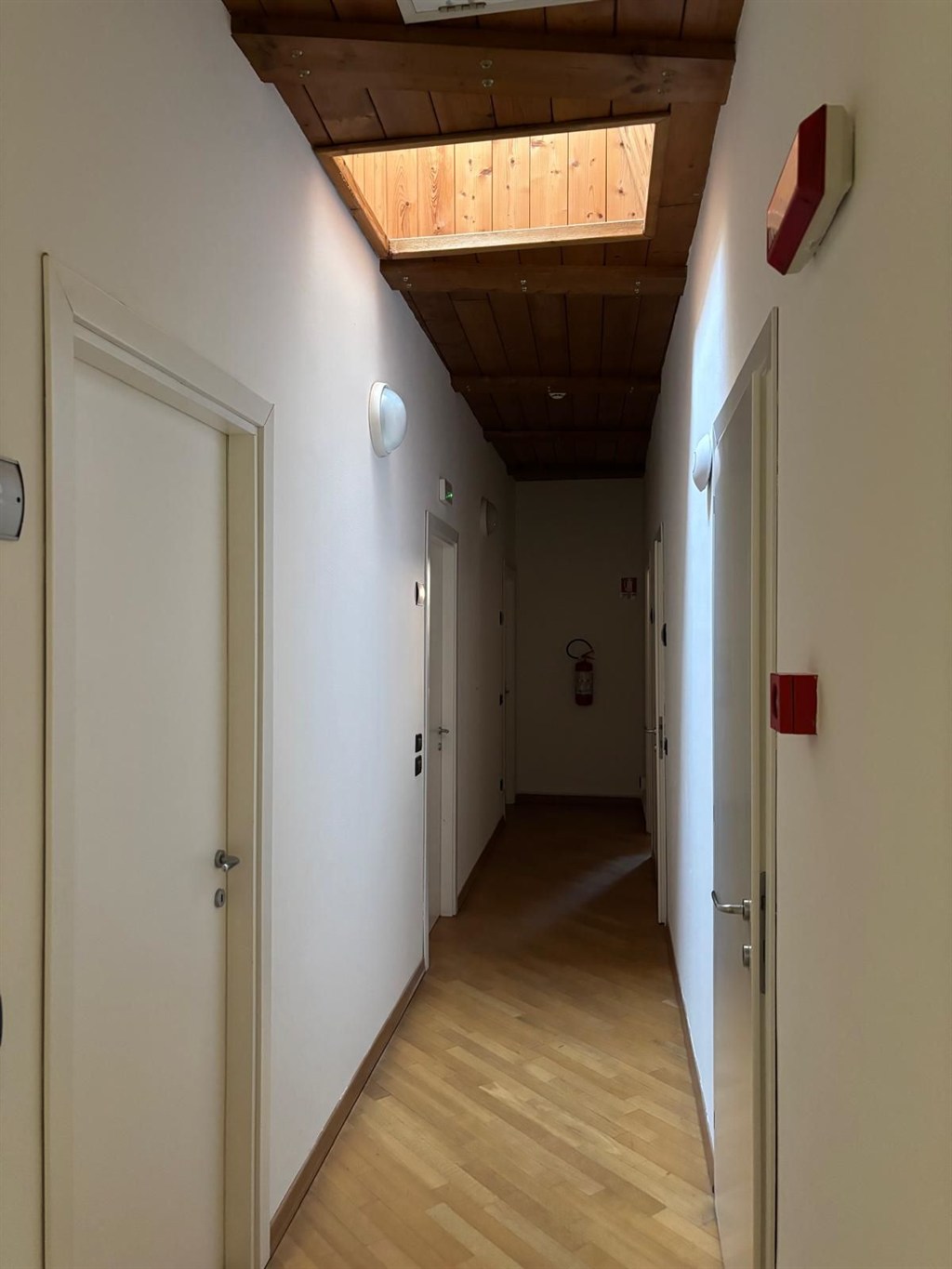 Proponiamo in vendita un ottima palazzina indipendente in centro città