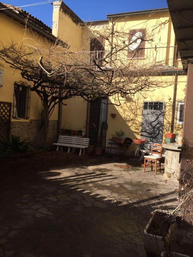 Rif. LG868  BAGNACAVALLO (RA) vendesi stabile di mq 650 da ristrutturare Ideale per impresa di costruzioni
