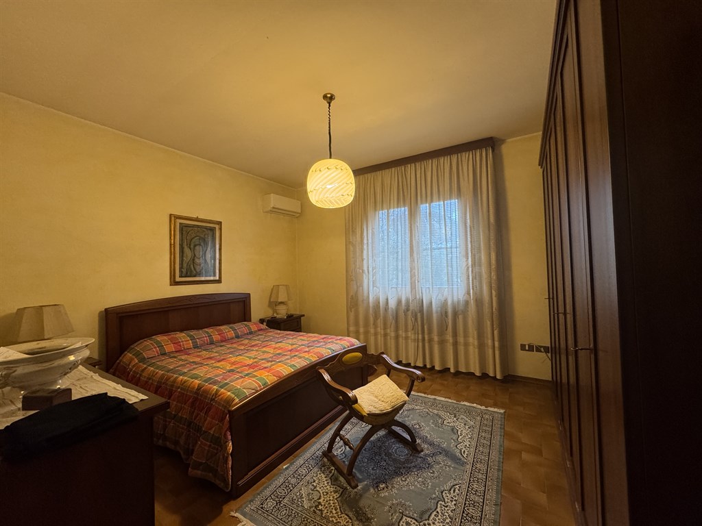 CASA INDIPENDENTE TRA CAMPAGNA E MARE