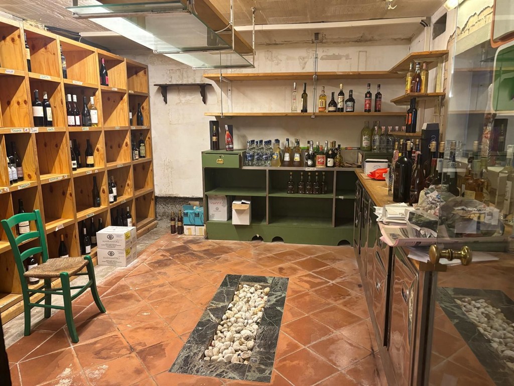 Proponiamo in vendita ampio ristorante