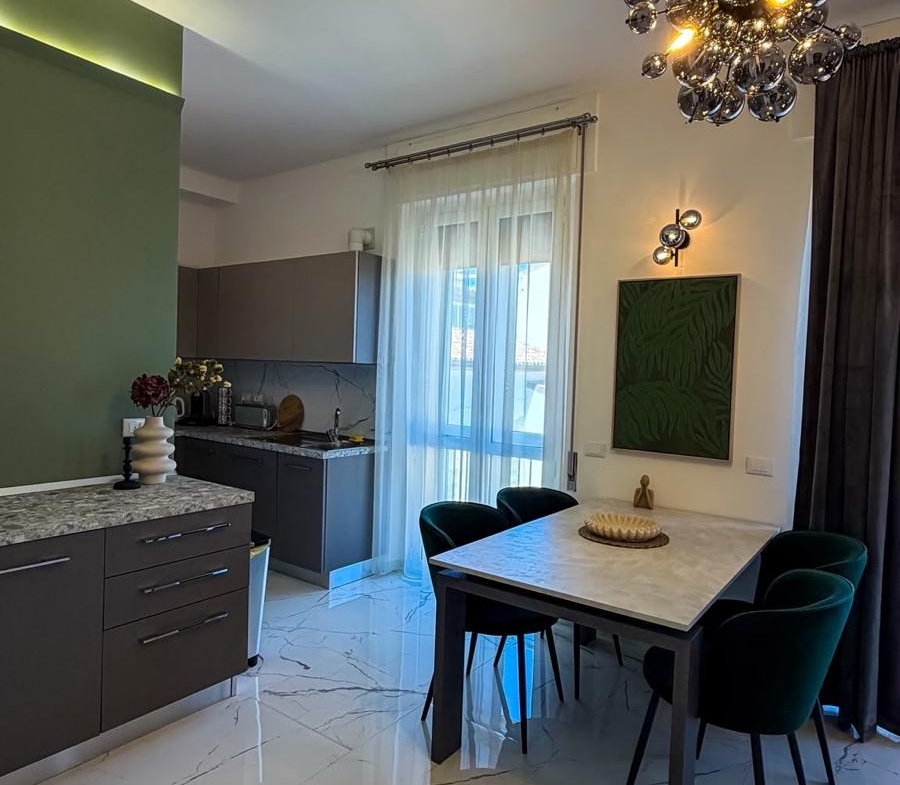 AFFITTASI SPLENDIDO APPARTAMENTO FINO AL 30 GIUGNO 2027