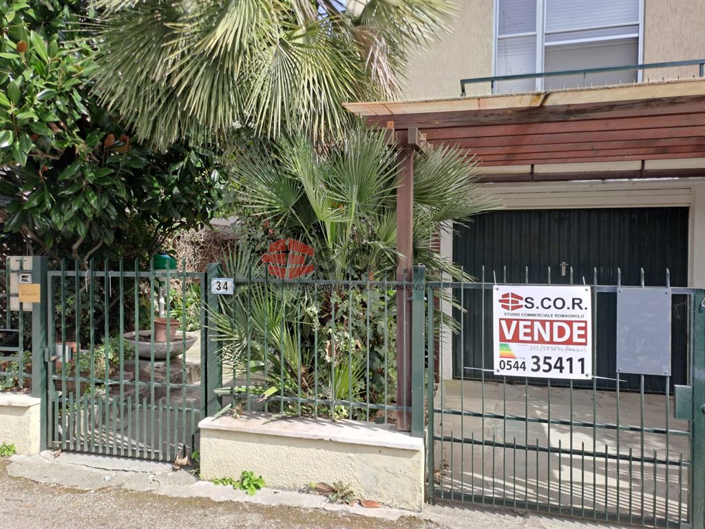 BIFAMILIARE COMPOSTA DA DUE/TRE APPARTAMENTI ZONA SAN BIAGIO